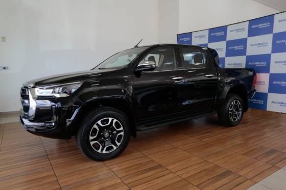 TOYOTA HILUX 2.8 D-4D TURBO DIESEL CD SRX PLUS 4X4 AUTOMÁTICO TOYOTA HILUX 2.8 D-4D TURBO DIESEL CD SRX PLUS 4X4 AUTOMÁTICO